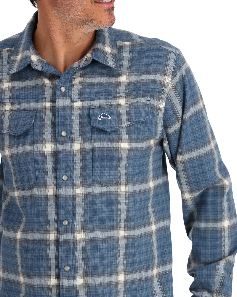 11896-1123-gallatin-flannel-ls-shirt-model