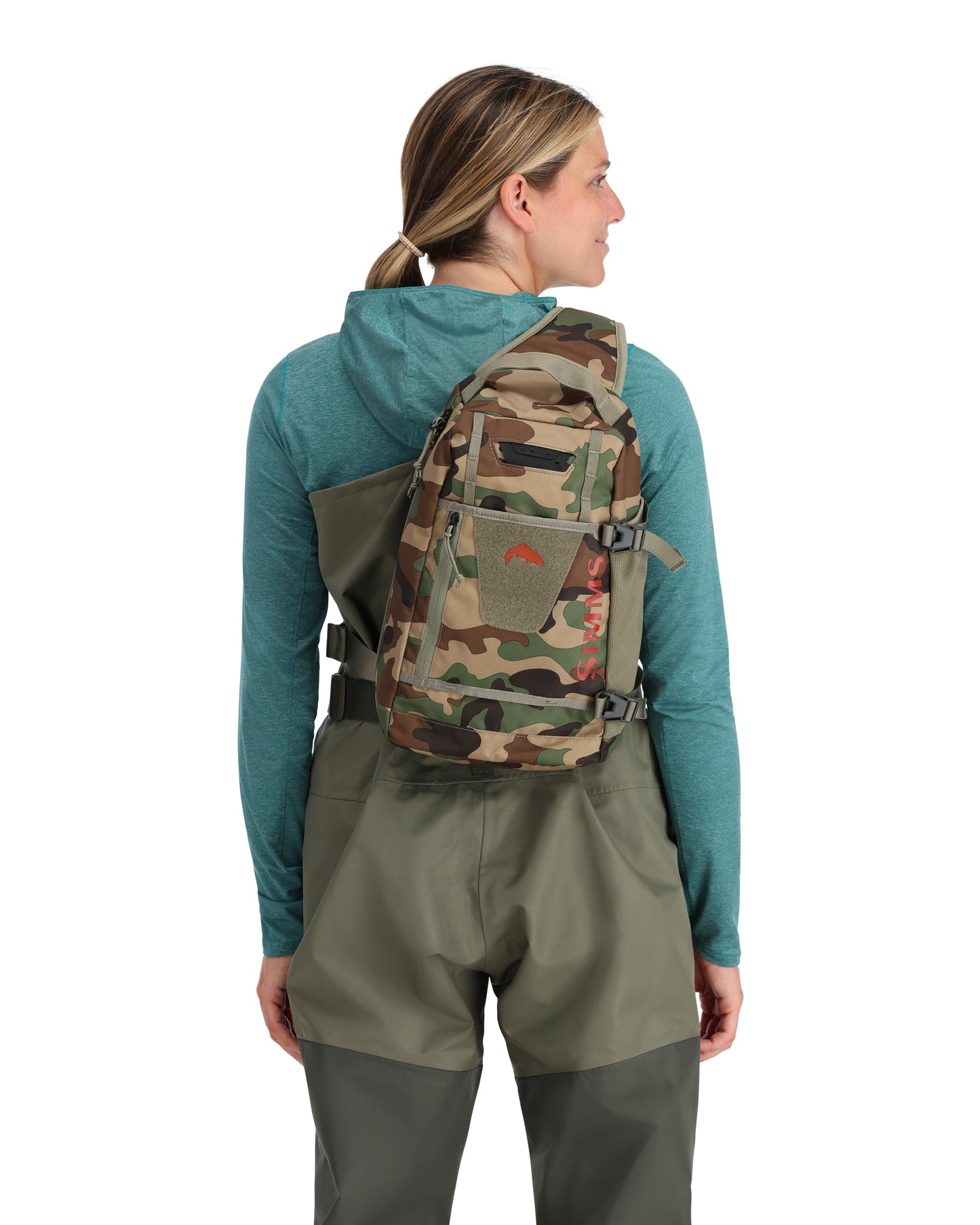 13380-569-tributary-sling-pack-Model