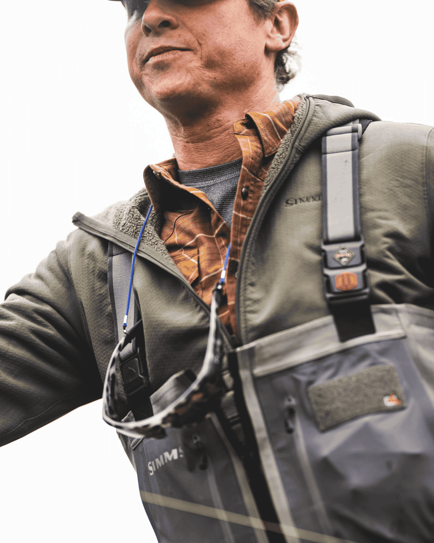 mens-midlayer-hoody-strata330-lifestyle1 -rollover