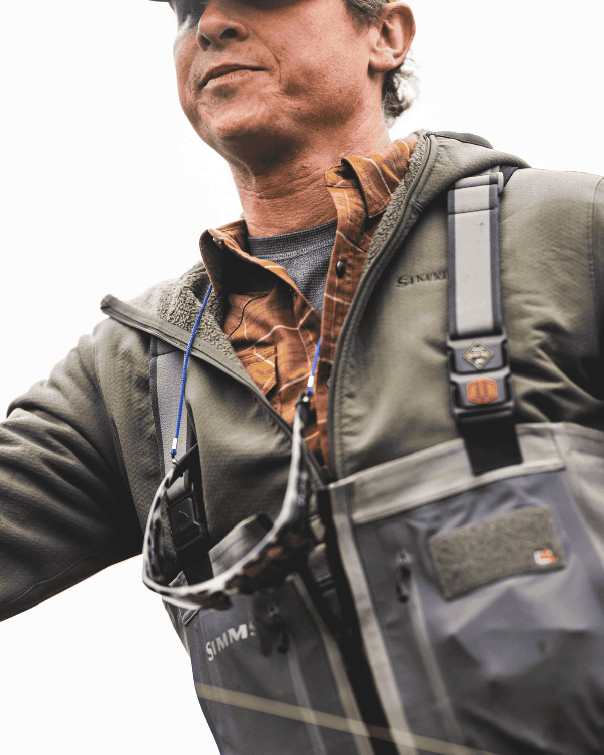 mens-midlayer-hoody-strata330-lifestyle1 -rollover