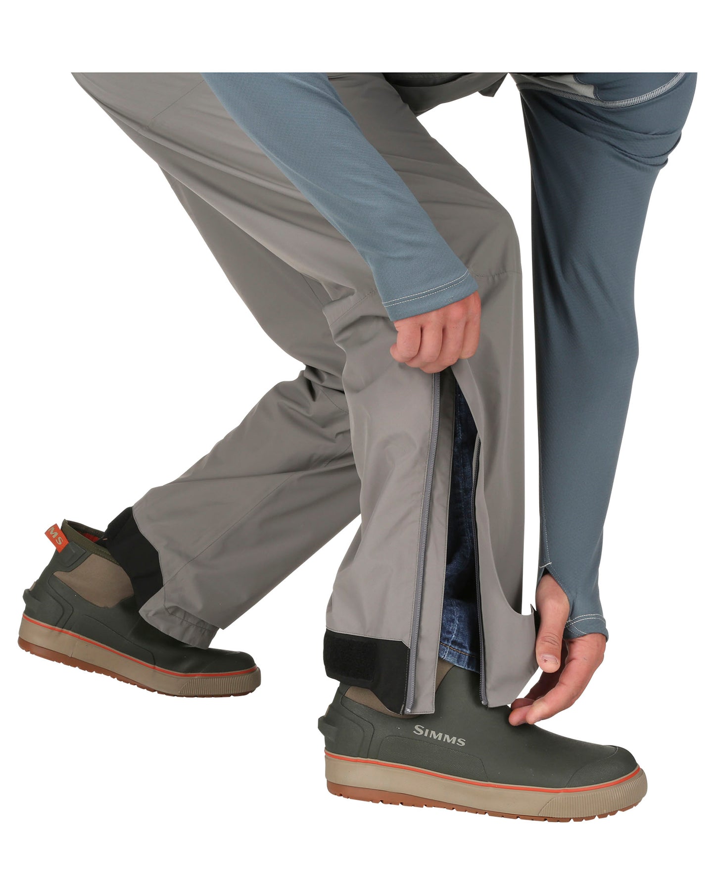 12907-mens-challenger-bib-on-model
