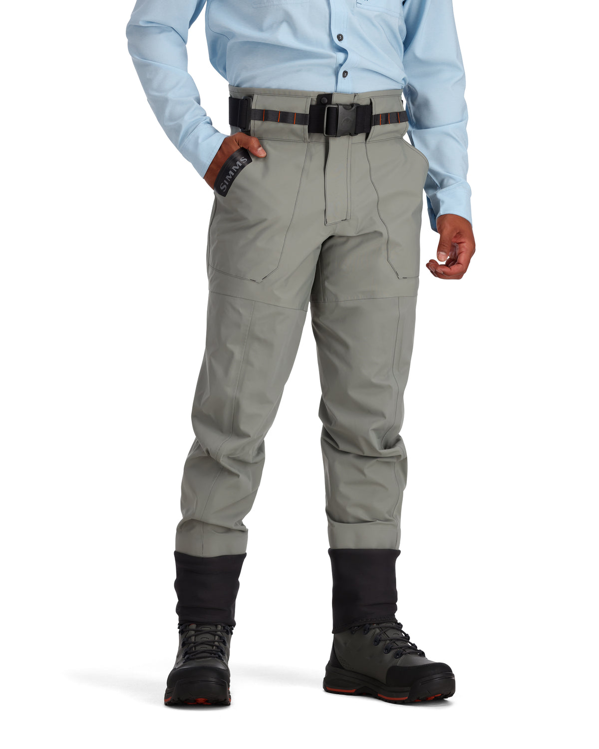 13613-040-s23-freestone-pant-model Smoke