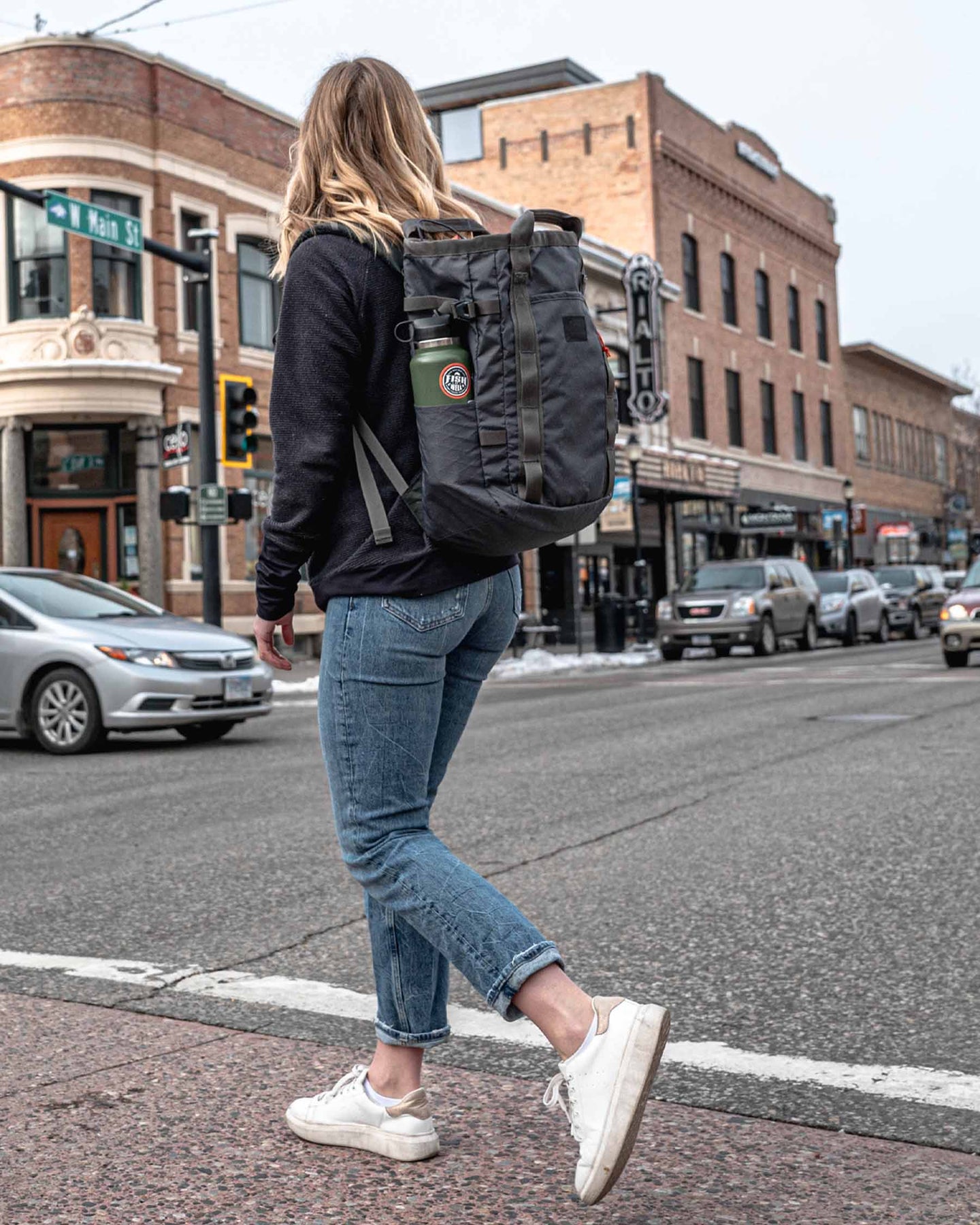 confluence-bag-lifestyle -rollover
