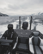 guide-insulated-jacket_lifestyle -rollover